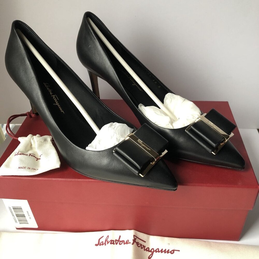 Salvatore Ferragamo Women's Zeri Pointed-Toe Leather Bow Pumps Black